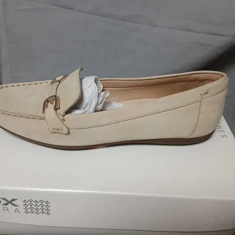 GEOX ANNYTHA TAUPE MOCCASIN LOAFERS – UK 8 (EU 41) 