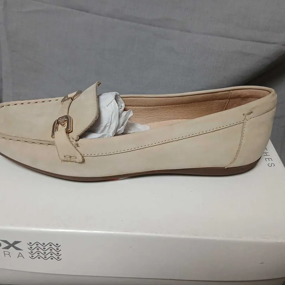 GEOX ANNYTHA TAUPE MOCCASIN LOAFERS – UK 8 (EU 41) 