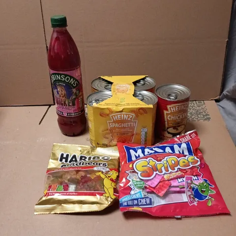 TOTE OF APPROXIMATELY 15 ASSORTED FOOD/DRINK ITEMS TO INCLUDE ROBINSONS, HEINZ SPAGHETTI, HARIBO, MAOAM, HEINZ CHICKEN SOUP ETC
