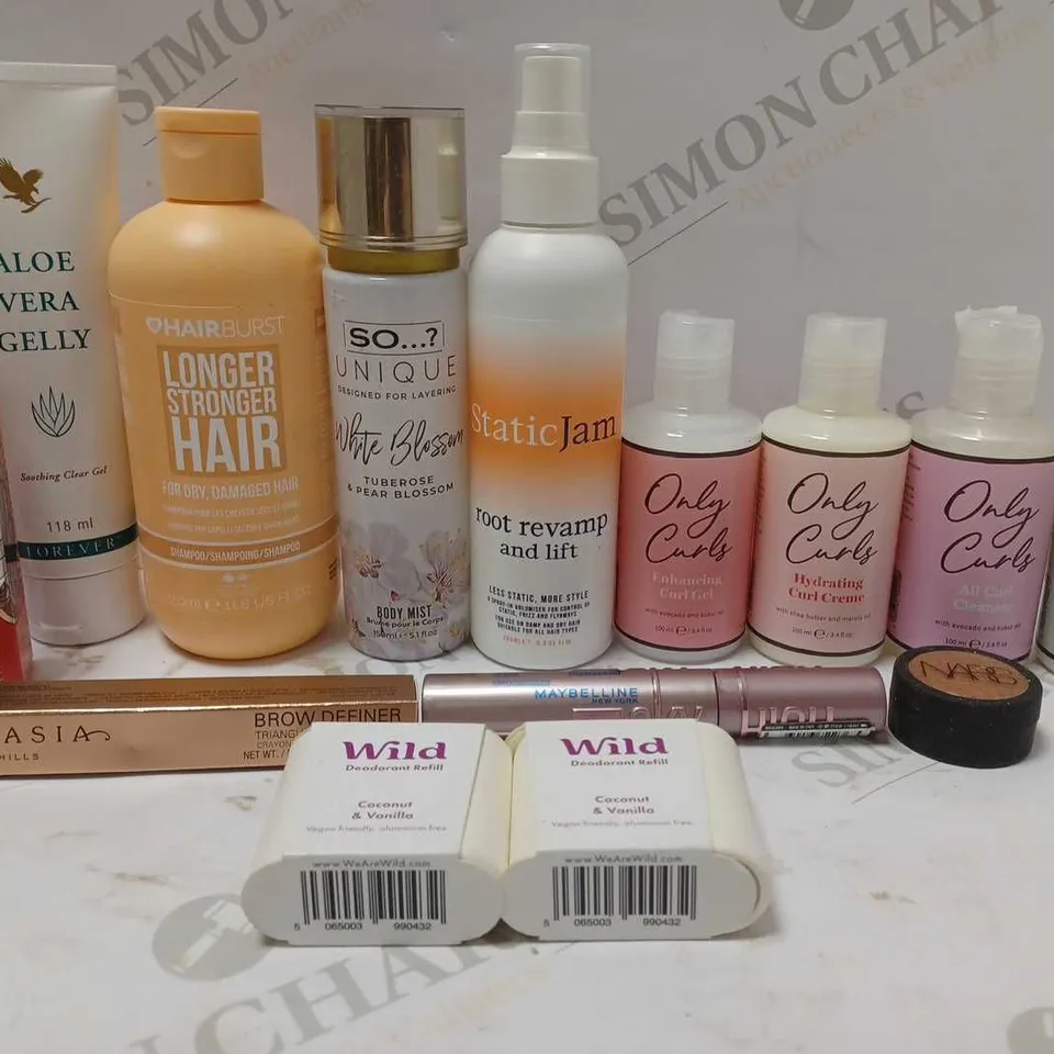 LOT OF APPROX 12 ASSORTED BEAUTY PRODUCTS TO INCLUDE HAIRBURST SHAMPOO, ANASTASIA BEVERLY HILLS BROW DEFINER, NARS LOOSE EYE PIGMENT, ETC 
