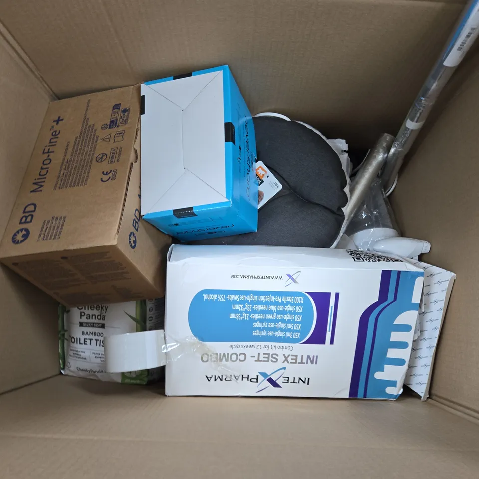 APPROXIMATELY 15 ASSORTED HOUSEHOLD PRODUCTS TO INCLUDE DOG BED, TOILET ROLLS AND DRINKING BOTTLES