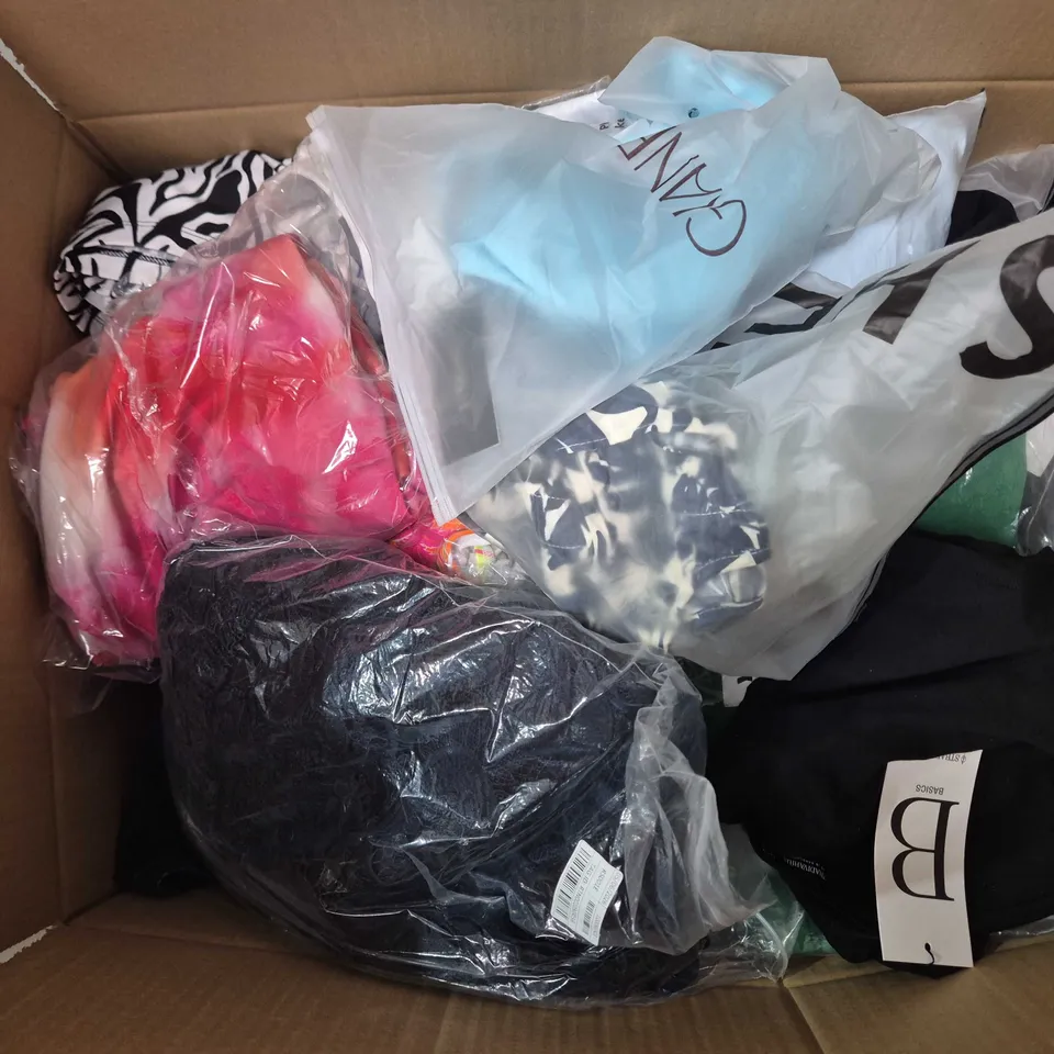 APPROXIMATELY 40 ASSORTED CLOTHING ITEMS IN VARIOUS SIZES, STYLES & COLOURS TO INCLUDE BRANDS SUCH AS YMC, SHEIN, GIANELLE, ETC - COLLECTION ONLY