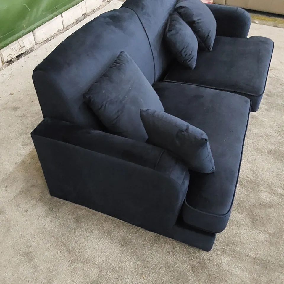 DESIGNER LARGE UPHOLSTERED FABRIC NAVY SOFA WITH SCATTER CUSHIONS 