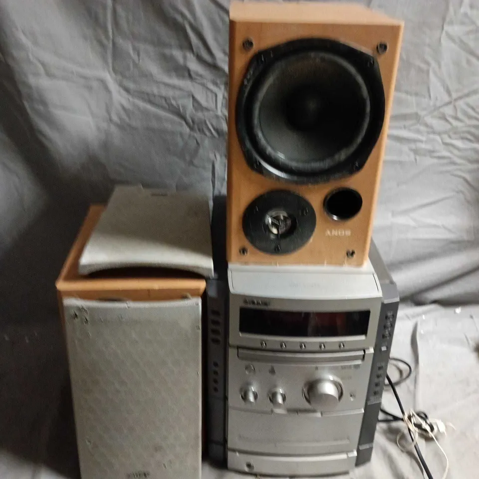 SONY 5-DISC CD CHANGER HI-FI SYSTEM WITH WOODEN SPEAKER