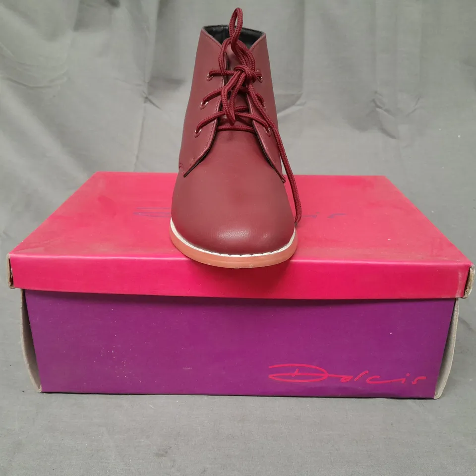 BOXED PAIR OF DOLCIS SHOES IN BURGUNDY UK SIZE 5