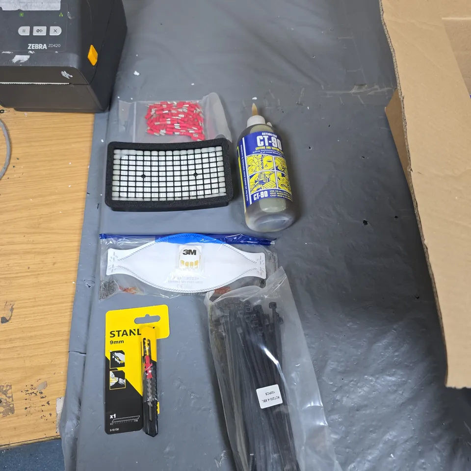 STANLEY 9MM UTILITY KNIFE BLADES & ACCESSORIES – ASSORTED PACKS (NEW IN PACKAGING) AND A JOB LOT OF DIY ACCESSORIES OF VARIOUS QUANTITIY.