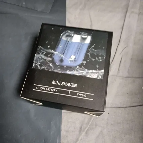 APPROXIMATELY 10 ASSORTED HEALTH AND BEAUTY ITEMS INCLUDING MINI SHAVER , HEATED BRUSH AND SLEEP MASK 