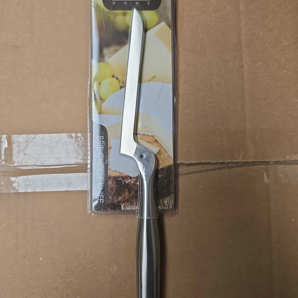 APPROXIMATELY 20 CORE HOME BRIE CHEESE KNIVES 