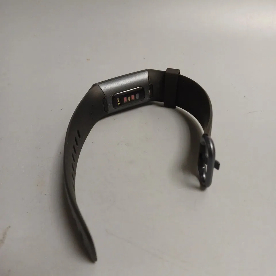 FITBIT CHARGE HEALTH & FITNESS TRACKER WATCH WITH RUBBER STRAP 