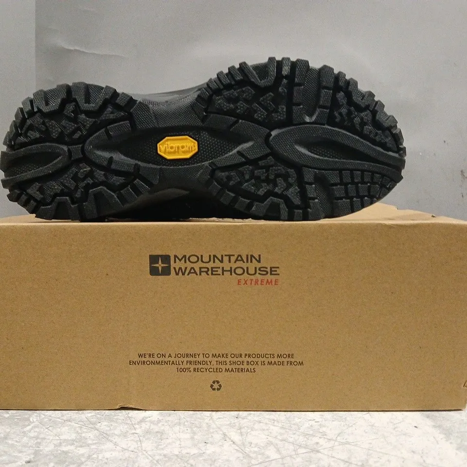 BOXED PAIR OF MOUNTAIN WAREHOUSE EXTREME WATERPROOF VIBRAM WALKING BOOTS IN BLUE/MULTI SIZE UK 5