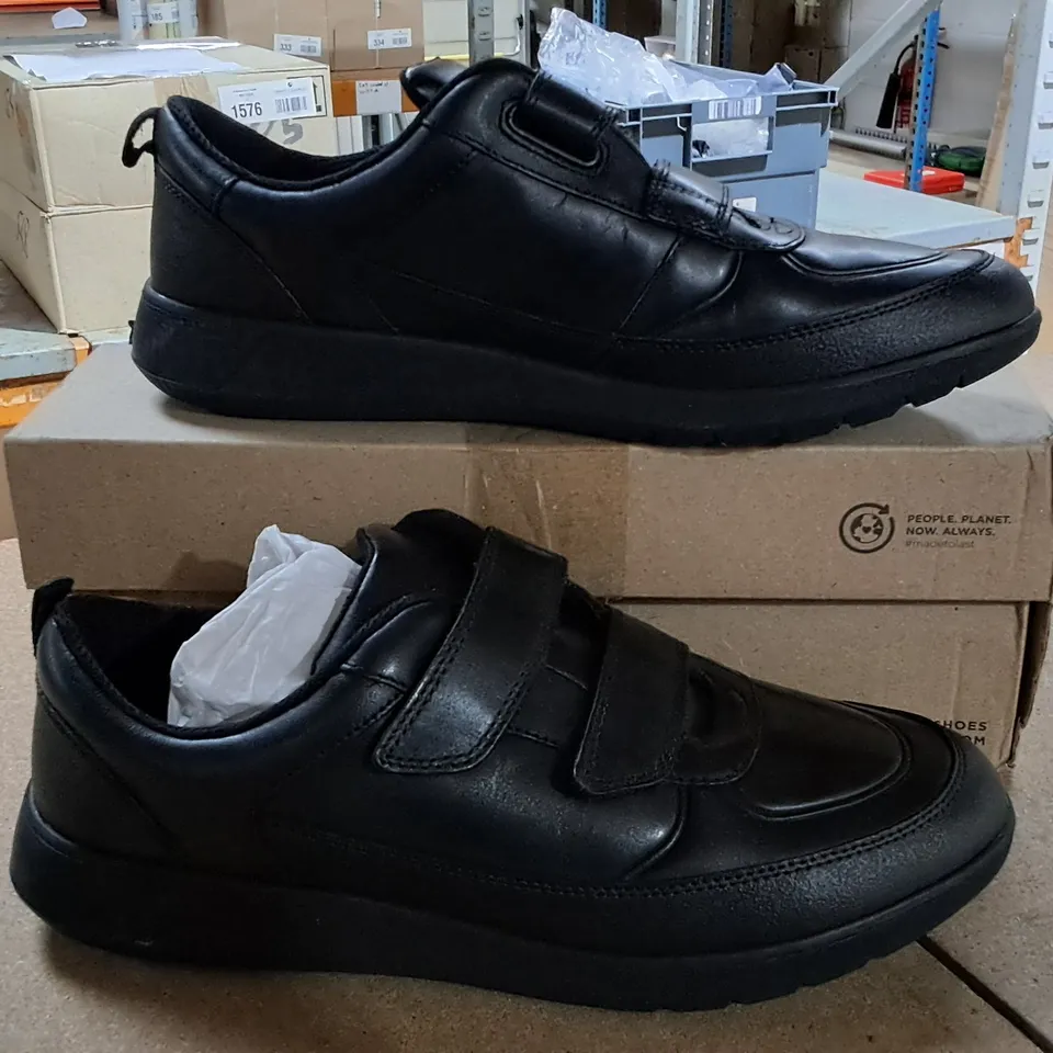 CLARKS BLACK LEATHER SHOES SIZE 7.5