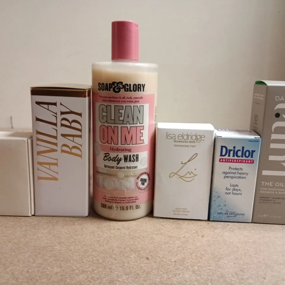 APPROXIMATELY 15 ASSORTED HEALTH & BEAUTY PRODUCTS TO INCLUDE DRICLOR , LISA ELDRIDGE AND SOAP AND GLORY