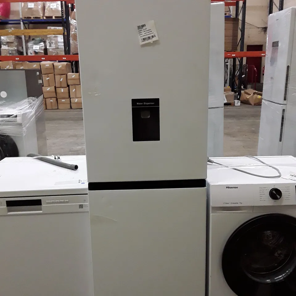 HISENSE 55CM FREESTANDING 50/50 FRIDGE FREEZER 