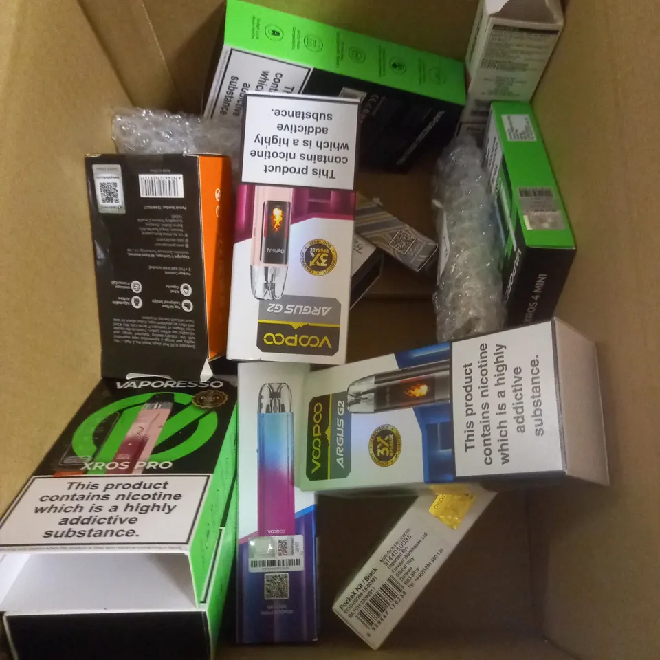 APPROXIMATELY 20 VAPES & E-CIGARETTES TO INCLUDE - ARGUS OUTDOOR - ASPIRE POCKEX KIT - VAPORESSO XROS 4 MINI - ETC