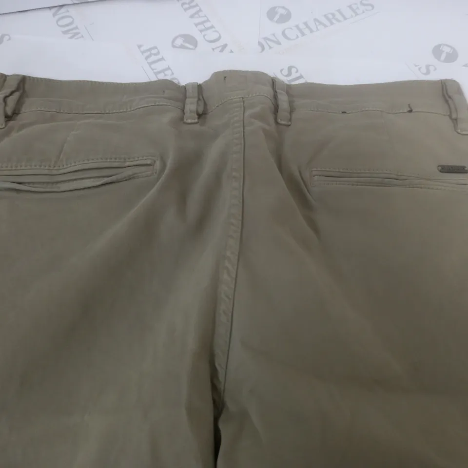 HUGO BOSS SLIM FIT TROUSERS - UK 36/30