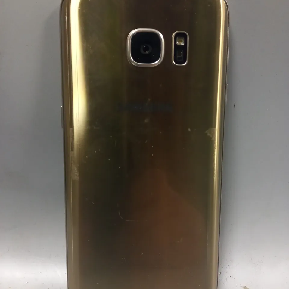 SAMSUNG GALAXY S7 SMARTPHONE IN GOLD