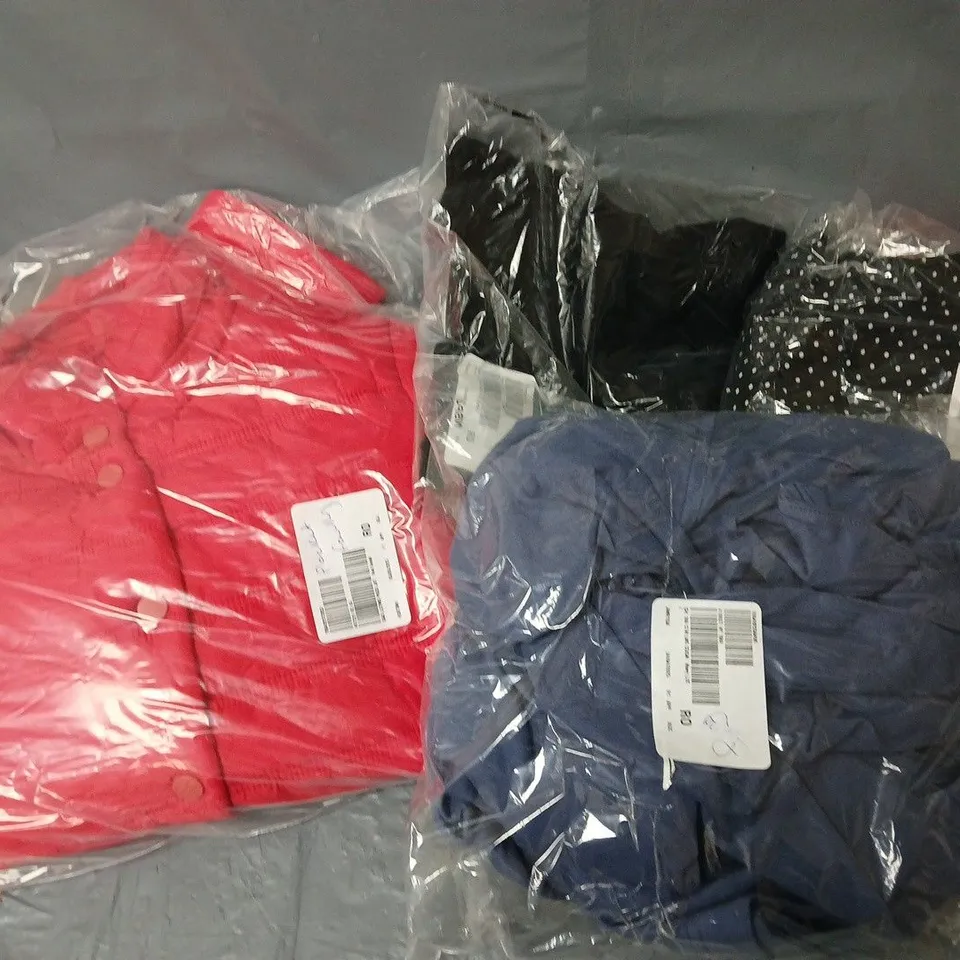 BOX OF APPROXIMATELY 8 ASSORTED BAGGED PIECES OF CLOTHING IN VARIOUS STYLES, SIZES, AND BRANDS 
