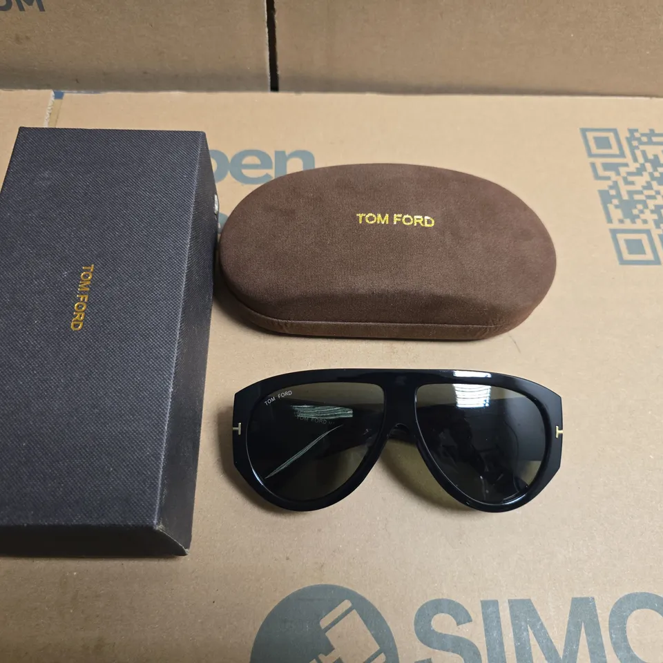 TOM FORD SUNGLASSES – BLACK FRAME WITH BROWN SOFT CASE AND BOX