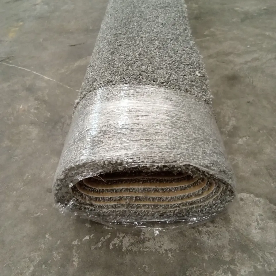 ROLL OF QUALITY GRIFFIN IRON FELL BACK CARPET // APPROX SIZE; 2 x 4m