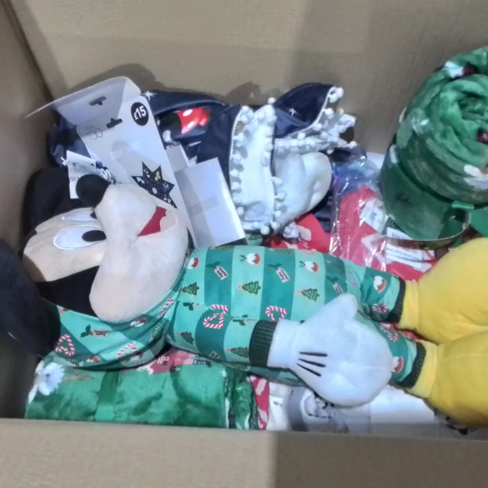 LOT OF APPROXIMATELY 18 ASSORTED SEASONAL ITEMS TO INCLUDE DUVET SETS, DISNEY PLUSHIES AND MUSICAL SACKS