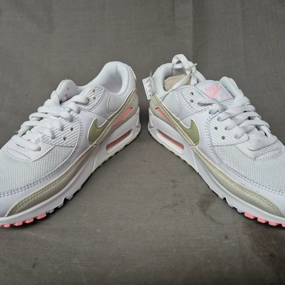 BOXED PAIR OF NIKE WOMEN'S AIR MAX 90 SHOES IN WHITE/GREEN/PINK UK SIZE 5.5