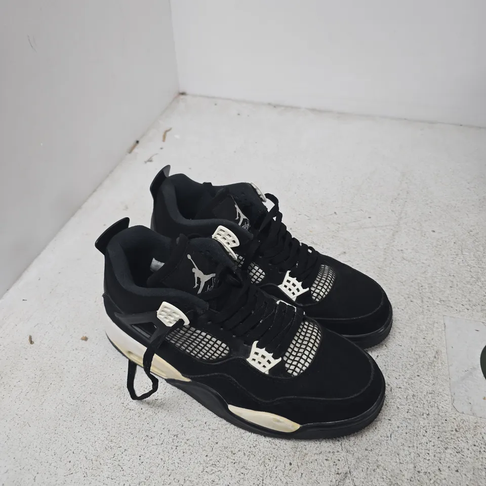 NIKE AIR JORDAN 4 RETRO BLACK/WHITE SNEAKERS – US 10 (UK 9)