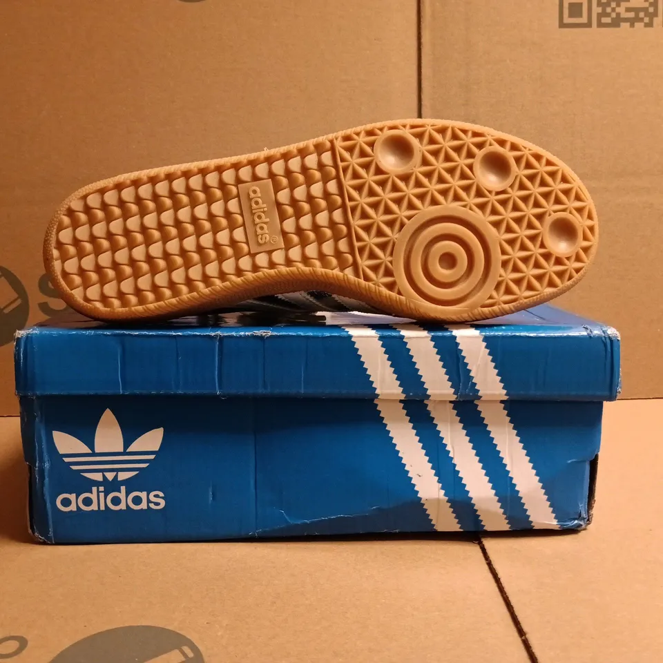 BOXED PAIR OF ADIDAS SAMBA OG TRAINERS IN METALLIC SILVER SIZE UK 5