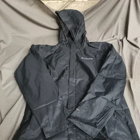 COLUMBIA MEN'S BLACK HOODED RAIN JACKET – SIZE M (MADE IN VIETNAM)