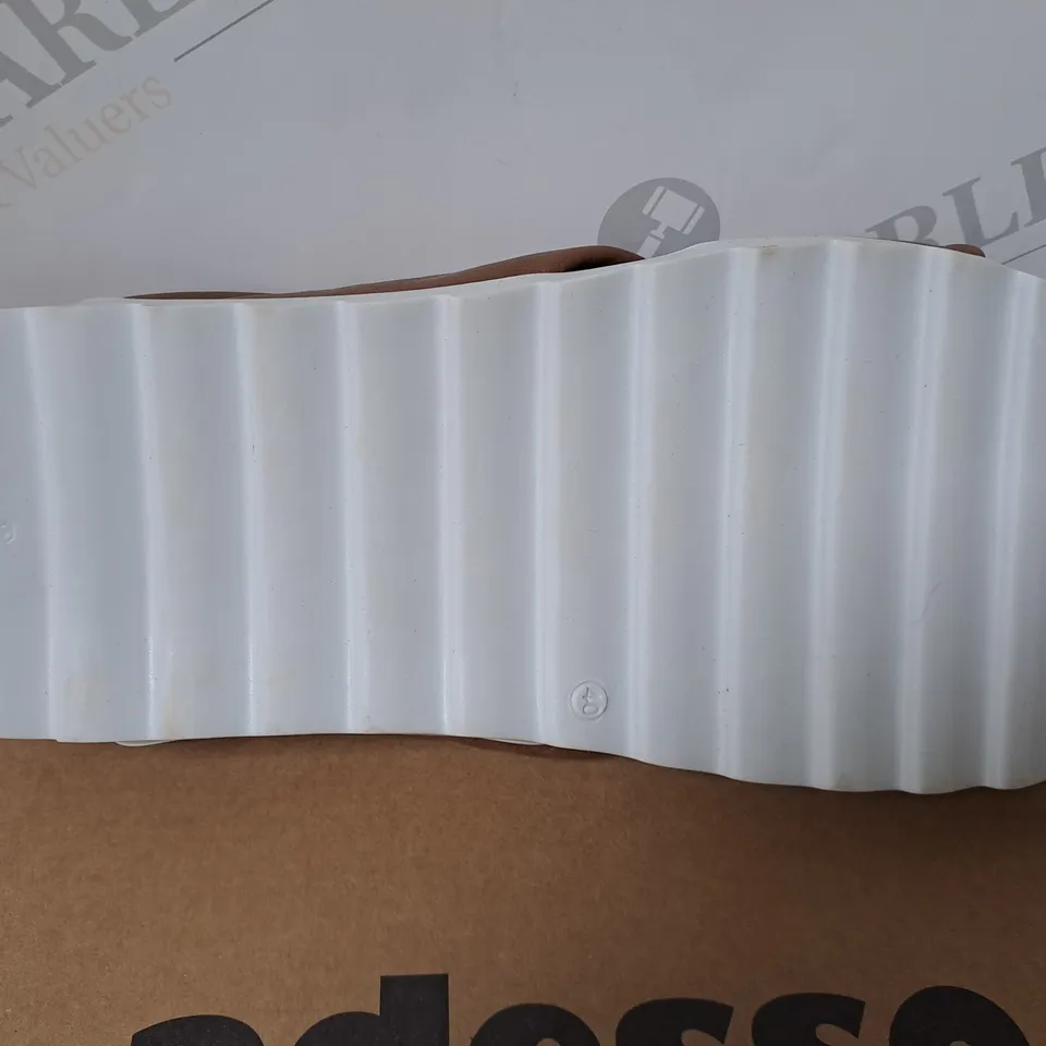 BOXED ADESSO SANDLES IN BROWN SIZE 7 