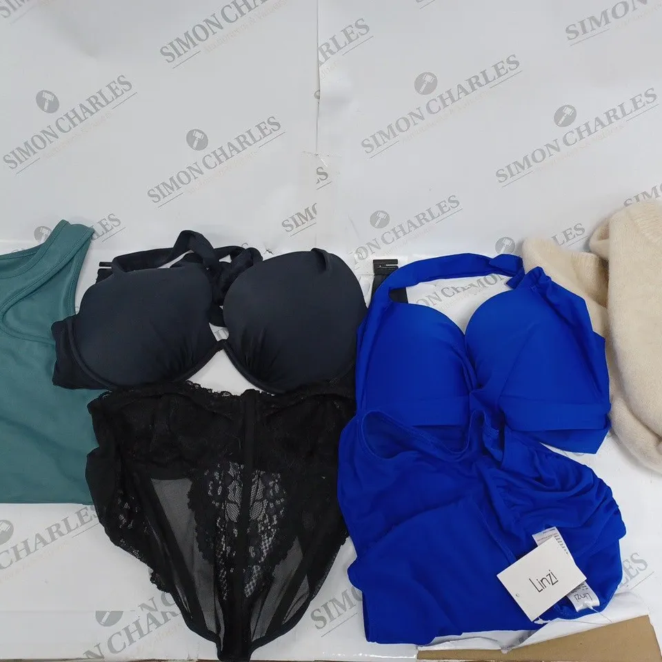 LARGE QUANTITY OF CLOTHING ITEMS TO INCLUDE DRESSES, SWEATERS, JEANS, T-SHIRTS, ETC