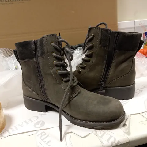 CLARKS GREEN BOOTS UK SIZE 5 1/2