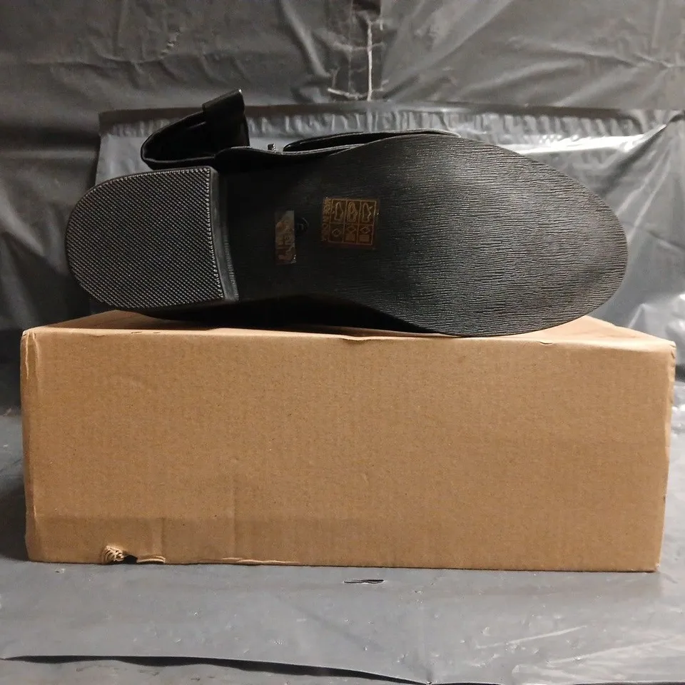 BOXED PAIR OF WHERE'S THAT FROM KNEE-HIGH BOOTS IN BLACK SIZE UK 6