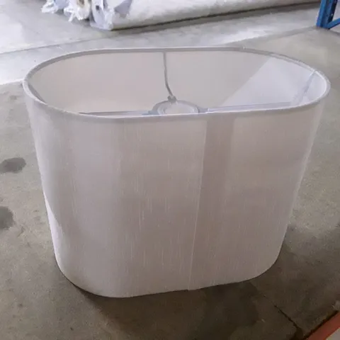 BOXED POLYESTER OVAL LAMP SHADE (SCREW ON)