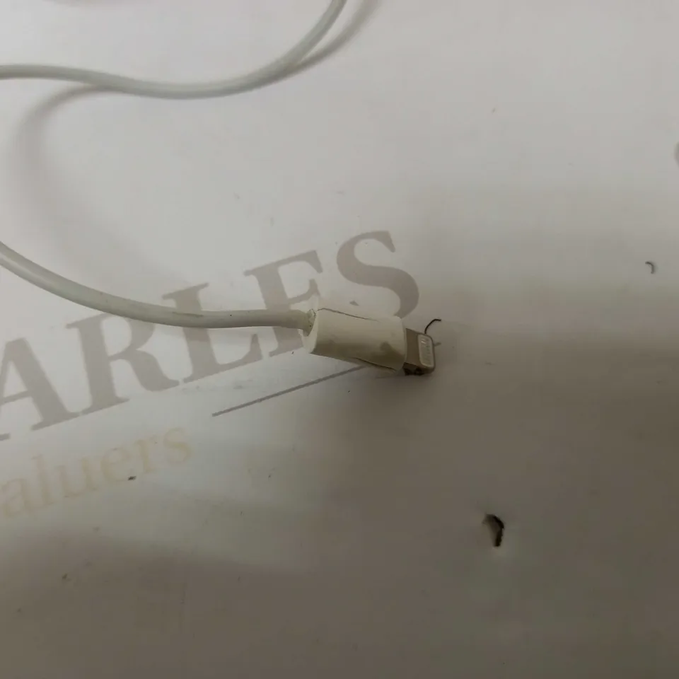 LOT OF 2 APPLE PRODUCTS TO INCLUDE WIRED EARPHONES & PORT ADAPTER 