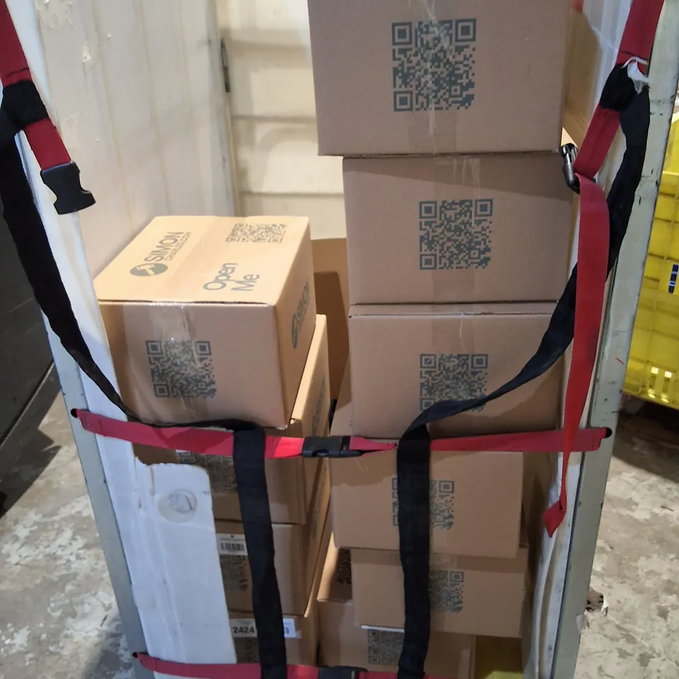 LOT OF APPROXIMATELY 26 ASSORTED ITEMS TO INCLUDE IPECS LPD-7008D TELEPHONES, DELL DOCK AND SAGEM MODEM