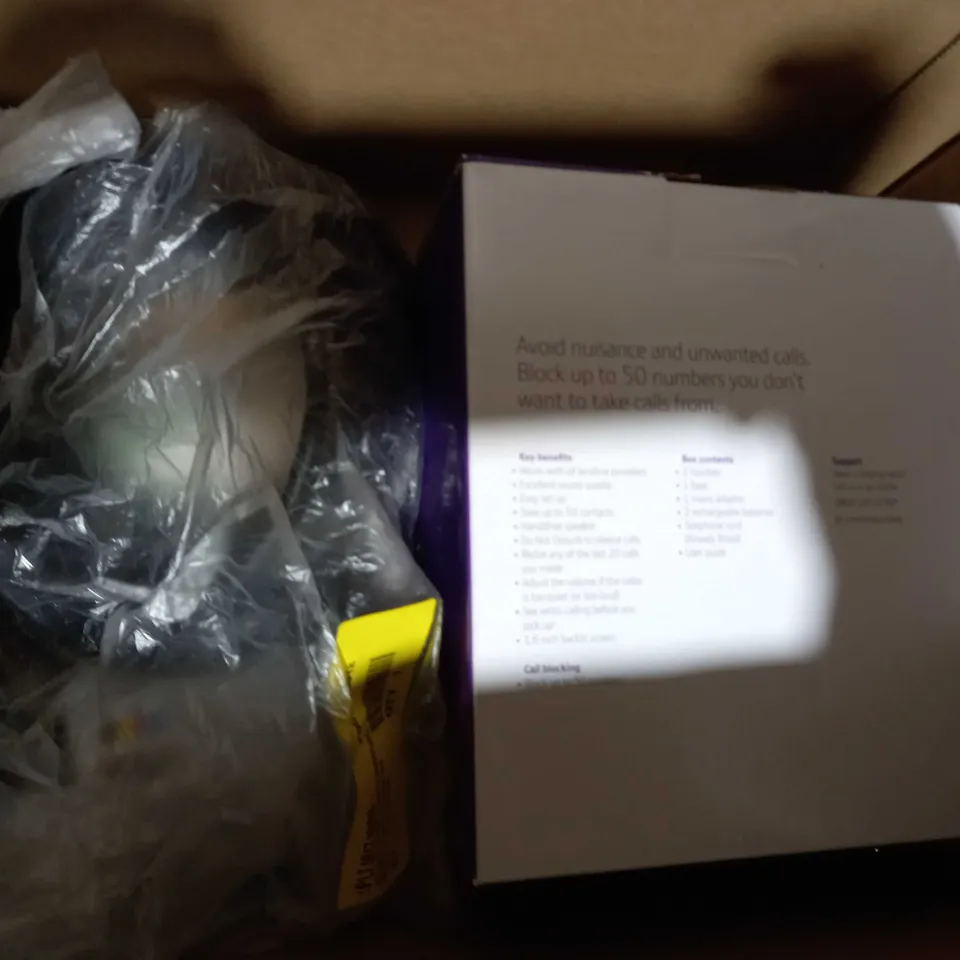 LOT OF APPROXIMATELY 5 ASSORTED HOUSEHOLD ITEMS TO INCLUDE ASDA TECH WIRELESS HEADPHONES, ASDA TECH FM ALARM CLOCK, ASDA TECH KIDS HEADPHONES, ETC
