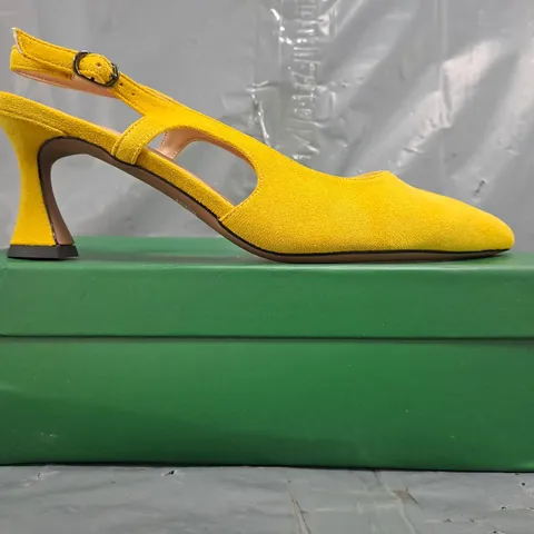 BOXED PAIR OF UNBRANDED POINTED TOE LOW HEEL SHOES IN YELLOW SIZE EU 39
