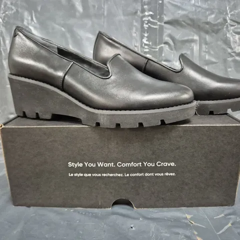 BOXED PAIR OF VIONIC WEDGE SLIP ON SHOES IN BLACK SIZE 6