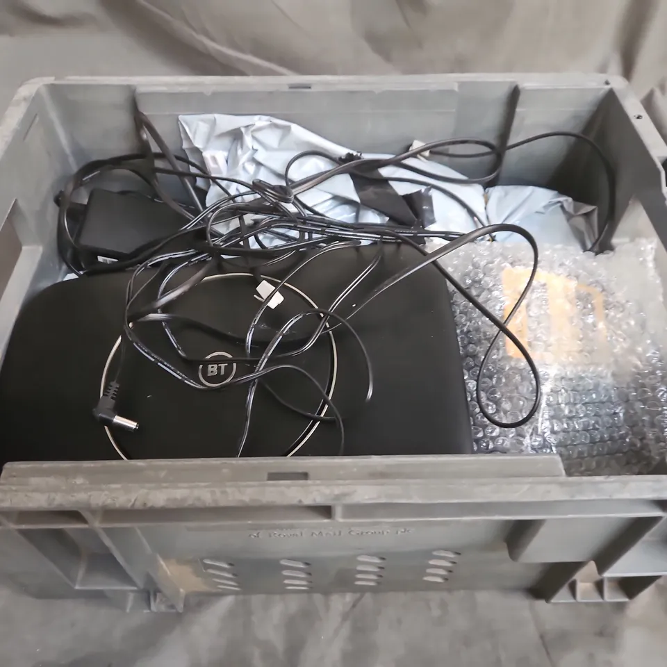 APPROXIMATELY 8 ASSORTED ELECTRICAL PRODUCTS TO INCLUDE PLUGS , BT BOXES AND BATTERY CHARGERS , ETC 