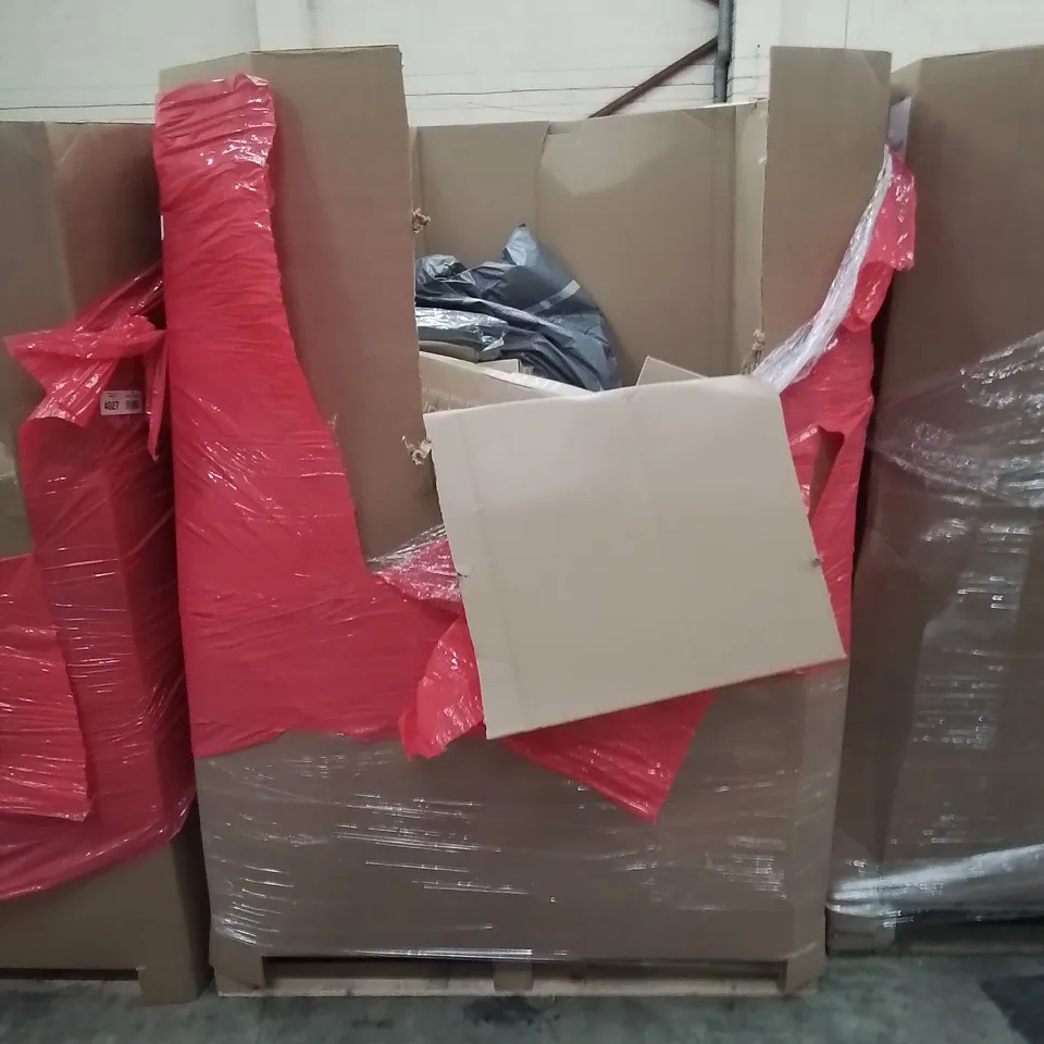 PALLET OF ASSORTED HOUSEHOLD GOODS AND PRODUCTS TO INCLUDE; TOY PIRATE SWORD AND PISTOL, SHOE RACK, BABY TRAY, BOXED FURNITURE ETC 