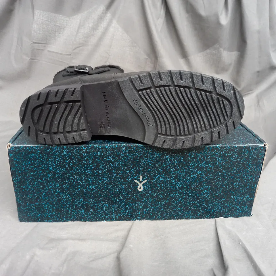 EMU AUSTRALIA BYRON ZIP BOOT IN BLACK SIZE 7