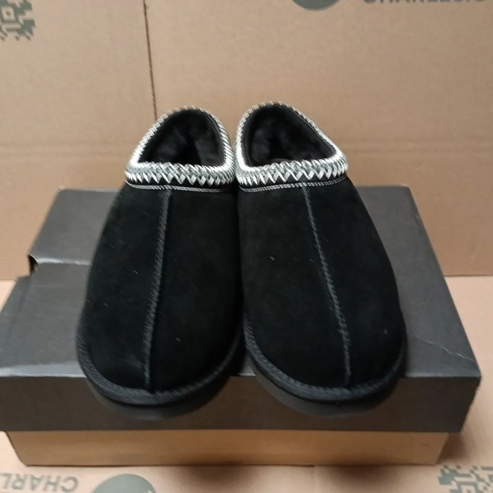 BOXED PAIR OF UGG M TASMAN II IN BLACK - UK 9