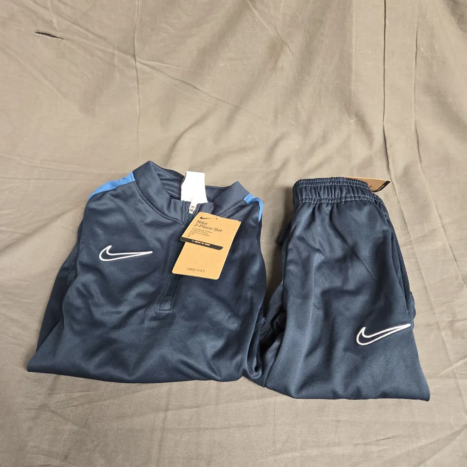 NIKE 2PCE DRI-FIT TRACK PANT SET IN NAVY MULTI SIZE 6-7YRS