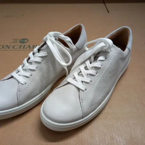 PAIR OF HOTTER SWITCH 2 TRAINERS - UK 7