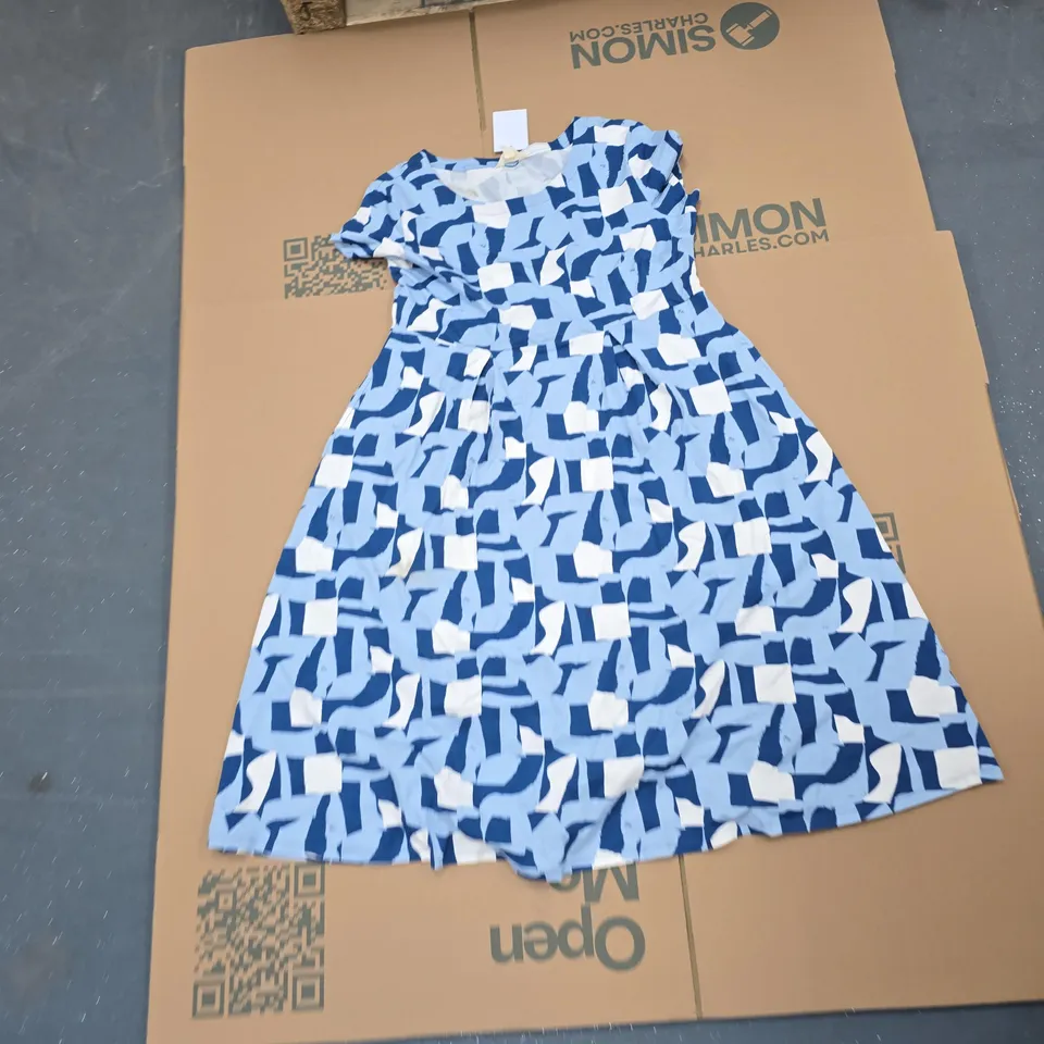 BOX OF APPROXIMATELY 14 ASSORTED ITEMS TO INCLUDE: SEASALT CORNWALL DRESS