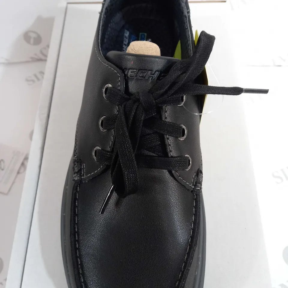 sketchers mens shoes in black size 7 