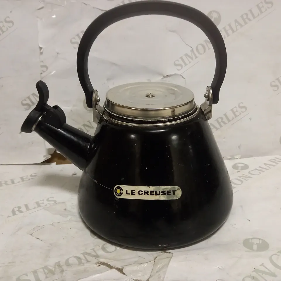 LE CREUSET KONE STOVE-TOP KETTLE WITH WHISTLE