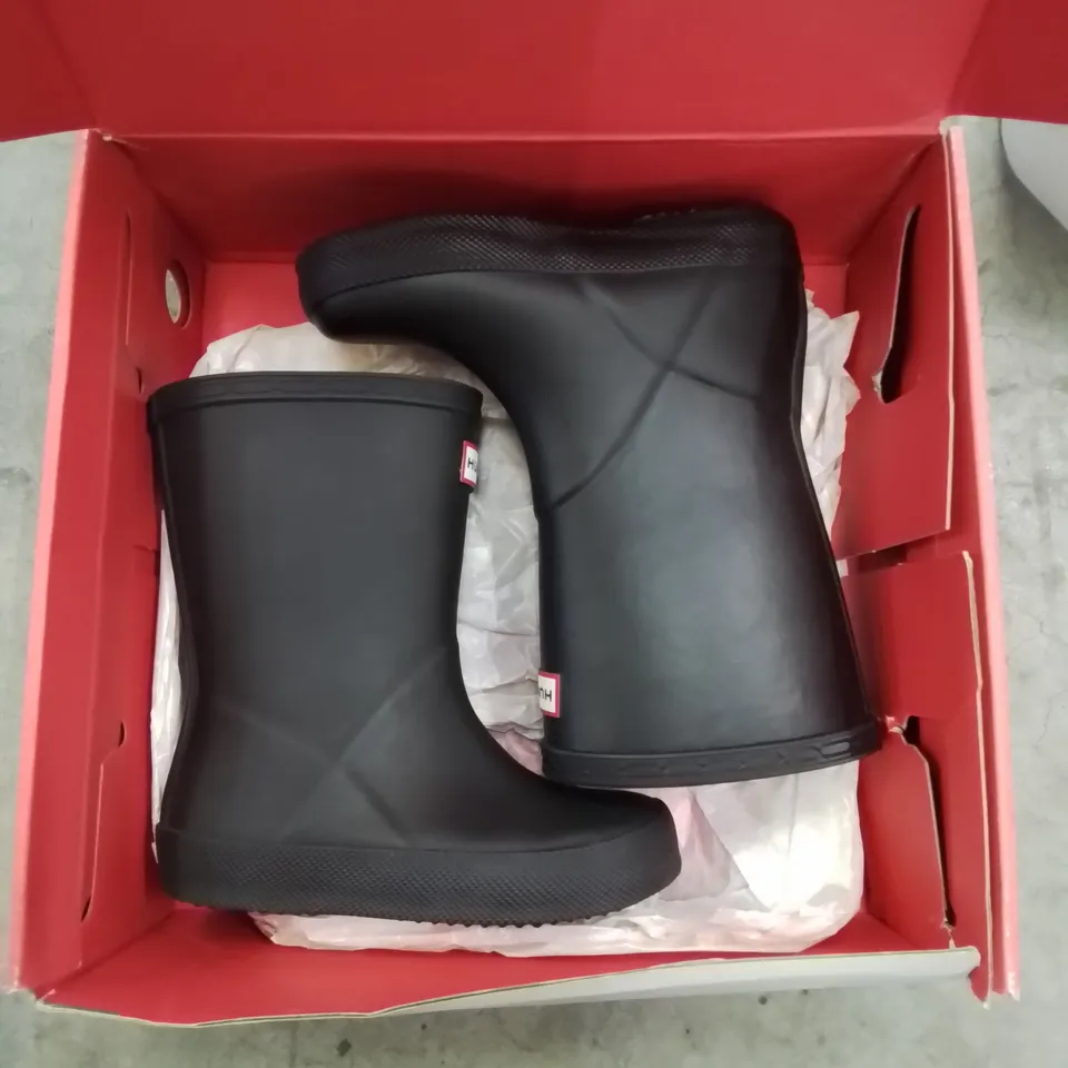 BOXED PAIR OF HUNTER BRAND CHILDREN'S WELLINGTON BOOTS KIDS SIZE 7