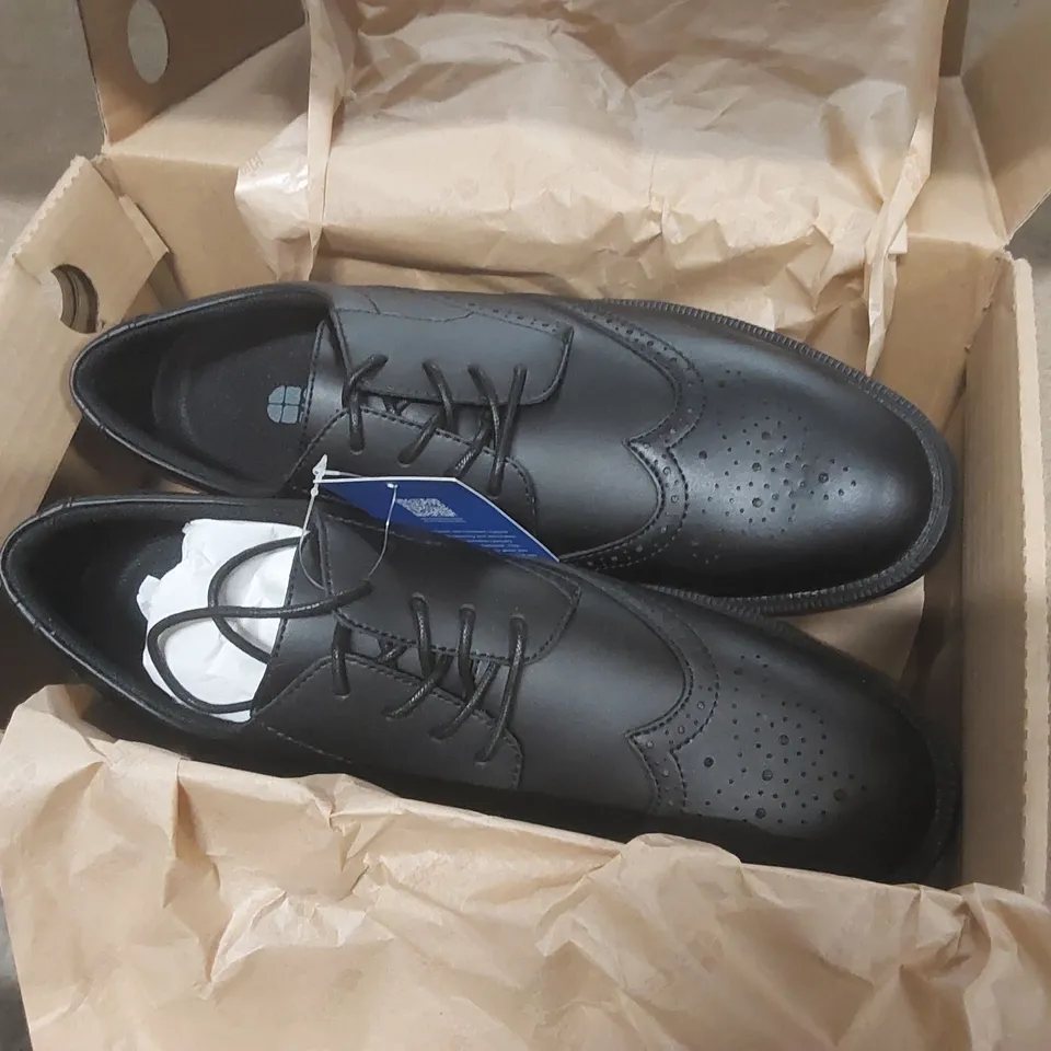BRAND NEW BOXED SHOES FOR CREWS EXECUTIVE WING TIP IV SHOES - SIZE 10
