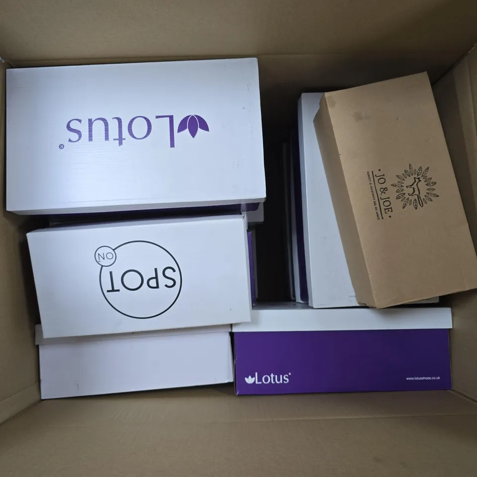 APPROXIMATELY 14 ASSORTED PAIRS OF BOXED SHOES AND FOOTWEAR ITEMS IN VARIOUS STYLES AND SIZES TO INCLUDE LOTUS, SPOT ON, JOE & JOE, ETC